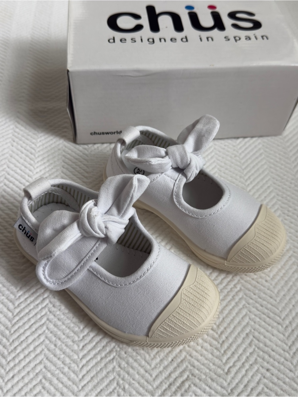 NWT Chus Athena Bow Sneakers in White, Size US 7.5/ EU 24